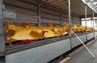A batch of 3 semispherical bulldozer blades from Professional shipped to Italy!